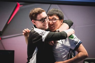 Doublelift affirme que LCS a "bloqué" Bjergsen de participer au showmatch de Mr. Beast / Ninja, critique la ligue pour le nombre de téléspectateurs "mourants" - 5
