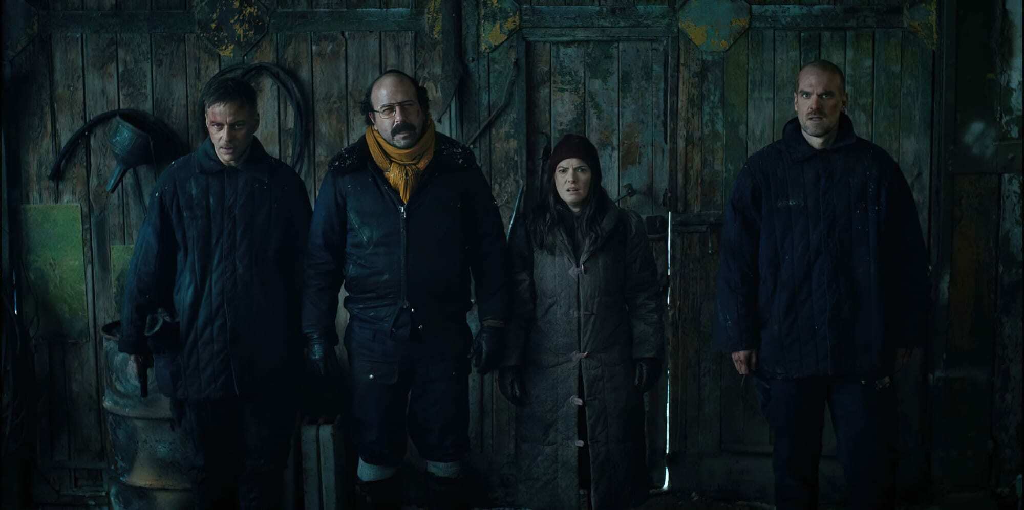 Est-ce que Hopper, Joyce et Murray fuient la Russie en Stranger Things? 2 Est-ce que Hopper, Joyce et Murray fuient la Russie en Stranger Things? - 1