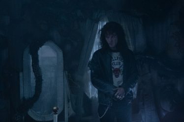Joseph Quinn jouait-il vraiment de la guitare dans Stranger Things saison 4 tome 2 ? - 5