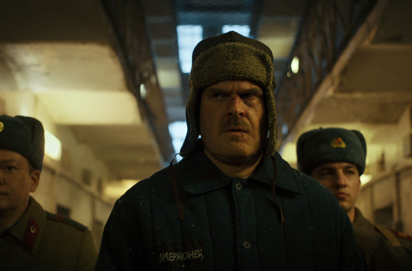 DES CHOSES PLUS ÉTRANGÈRES.  David Harbour dans le rôle de Jim Hopper dans STRANGER THINGS.  Cr.  Avec l'aimable autorisation de Netflix © 2022