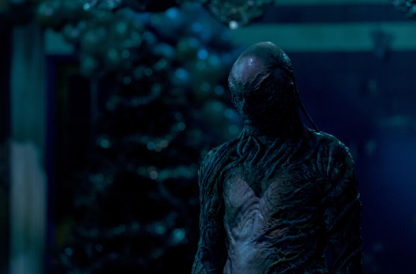 Qui fait la voix de Vecna dans Stranger Things saison 4? 3 DES CHOSES PLUS ÉTRANGÈRES. Jamie Campbell Bower dans le rôle de Vecna dans STRANGER THINGS. Cr. Steve Dietl/Netflix © 2022