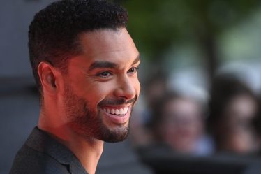 Rege-Jean Page prouve qu'il est fan d'Eddie Munson comme nous - 7