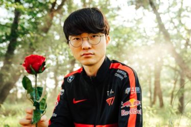 Faker rencontre Son Heung-min: T1 et Tottenham échangent des chemises - 5