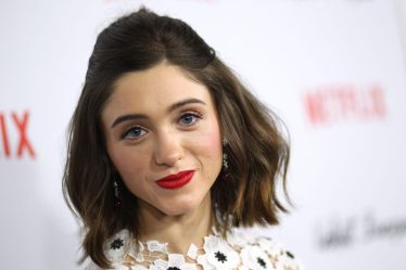 Un chirurgien plasticien attrape la chaleur pour avoir offert des conseils non sollicités à Natalia Dyer - 9