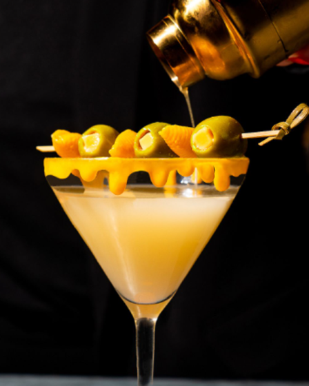 Velveeta sert un martini "Veltini", mais est-ce que quelqu'un veut vraiment le boire ? 62 Velveeta sert un martini "Veltini", mais est-ce que quelqu'un veut vraiment le boire ? - 61