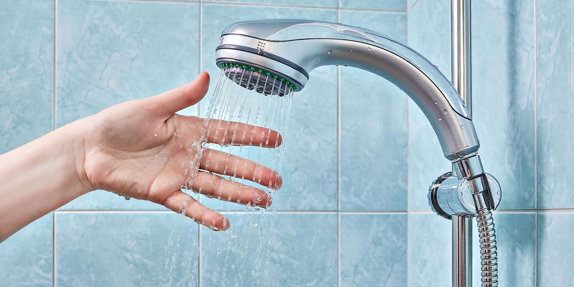 Comment nettoyer une pomme de douche (et pourquoi vous en avez besoin) 2 Comment nettoyer une pomme de douche (et pourquoi vous en avez besoin) - 1