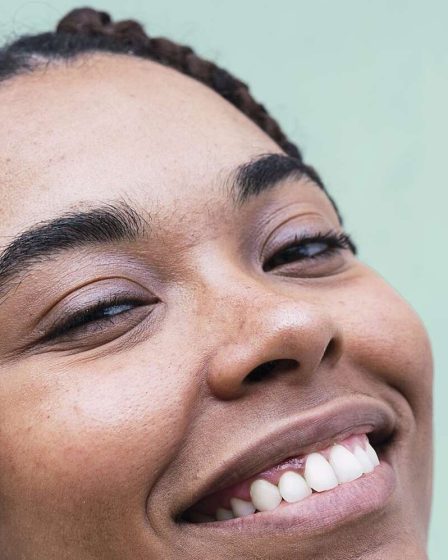 Demandez à un éditeur de beauté : Comment utiliser un rouleau facial pour un maximum d'avantages en matière de soins de la peau 90 Demandez à un éditeur de beauté : Comment utiliser un rouleau facial pour un maximum d'avantages en matière de soins de la peau - 89