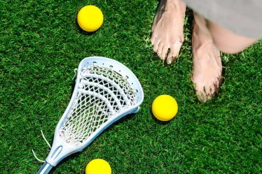 Le moyen le plus simple de soulager la douleur au pied ? Une balle de crosse humble - Voici comment en utiliser une - 12