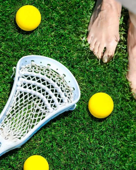 Le moyen le plus simple de soulager la douleur au pied ? Une balle de crosse humble - Voici comment en utiliser une 60 Le moyen le plus simple de soulager la douleur au pied ? Une balle de crosse humble - Voici comment en utiliser une - 59