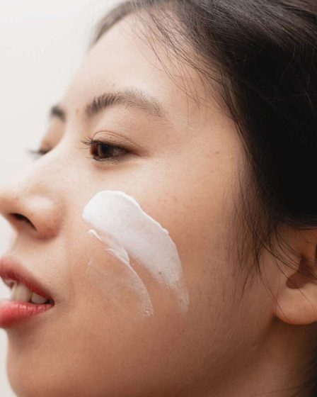 Que se passe-t-il si vous appliquez vos soins de la peau dans le mauvais ordre ? Nous avons demandé à des experts 141 Que se passe-t-il si vous appliquez vos soins de la peau dans le mauvais ordre ? Nous avons demandé à des experts - 140