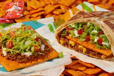 Taco Bell et Cheez-It ont la langue qui remue avec un nouveau tostada sur un cracker géant - 7