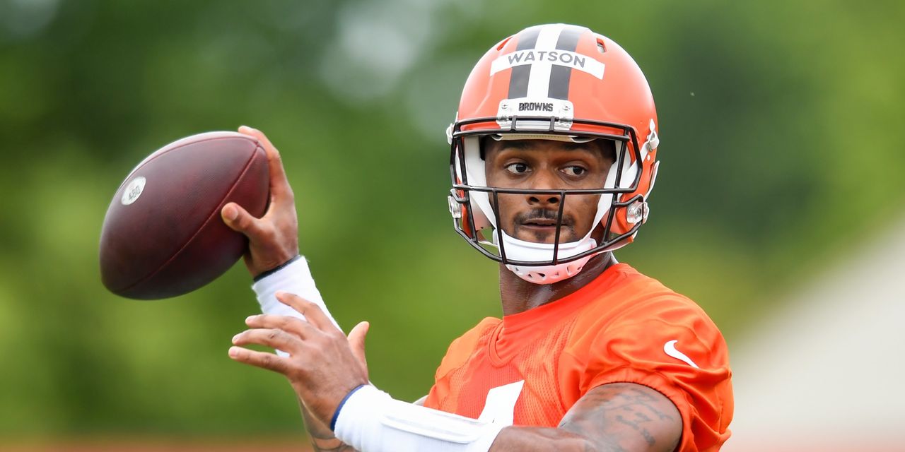 Salaire de Deshaun Watson : Pourquoi Watson ne perdra que 345 000 $ pour sa suspension 2 Salaire de Deshaun Watson : Pourquoi Watson ne perdra que 345 000 $ pour sa suspension - 1