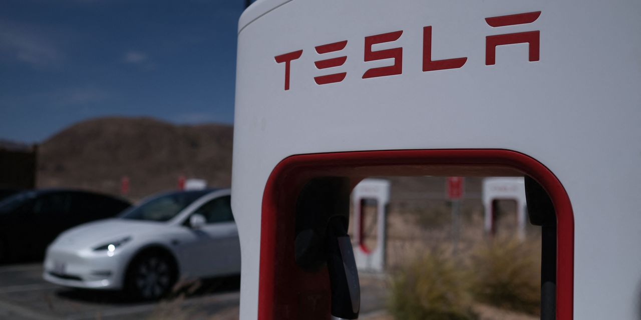 Les investisseurs de Tesla sont invités à voter contre les membres du conseil d'administration, pour les propositions d'actionnaires par des services de conseil influents 2 Les investisseurs de Tesla sont invités à voter contre les membres du conseil d'administration, pour les propositions d'actionnaires par des services de conseil influents - 1