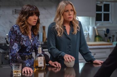 Dead to Me saison 3 et 6 meilleures émissions dramatiques Netflix à venir à l'automne 2022 - 11