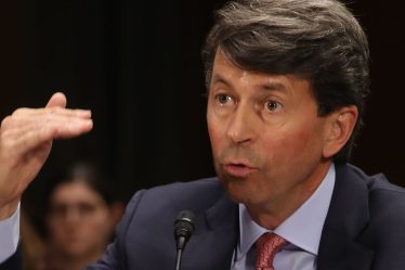 Récompense du PDG d'Equifax au milieu d'un rapport sur des cotes de crédit inexactes : une attribution d'actions "spéciales" de 25 millions de dollars - 8