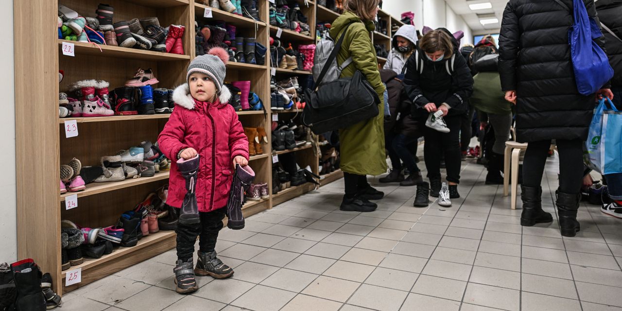 "Je suis reconnaissant pour le magasin à un dollar": les parents sont stressés par les achats de vêtements pendant la rentrée scolaire et luttent contre une inflation record 2 "Je suis reconnaissant pour le magasin à un dollar": les parents sont stressés par les achats de vêtements pendant la rentrée scolaire et luttent contre une inflation record - 1