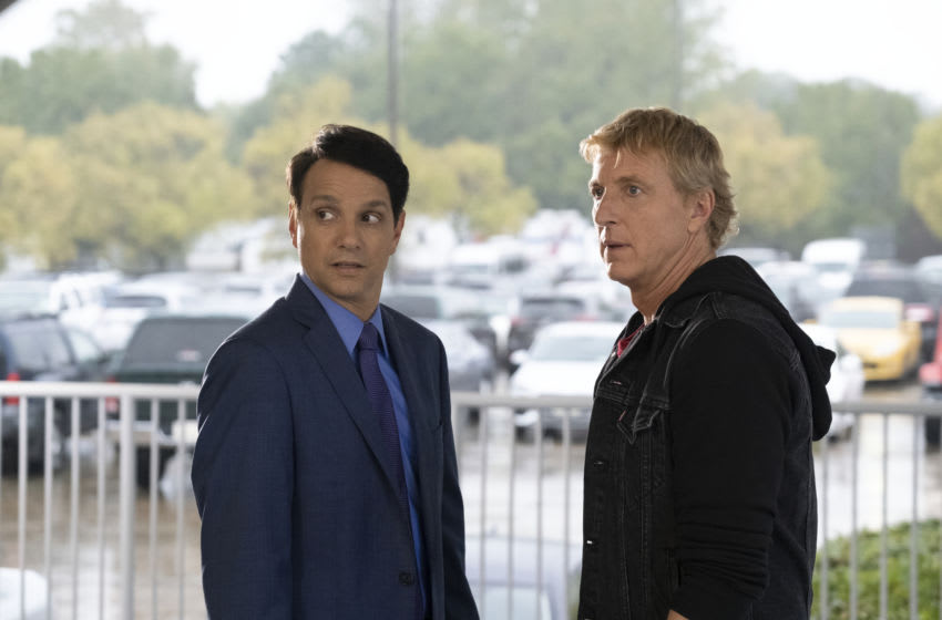 Où suivre les acteurs sur Instagram 3 RALPH MACCHIO comme DANIEL LARUSSO et WILLIAM ZABKA comme JOHNNY LAWRENCE de COBRA KAI Cr. CURTIS BONDS BAKER/NETFLIX ©
