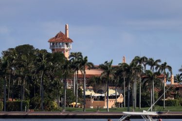 Documents top-secrets, info 're: the President of France' et une subvention de clémence Roger Stone: Ce que le FBI a pris à Mar-a-Lago de Trump - 10