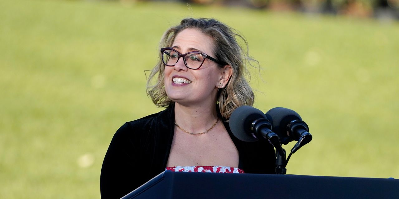Sinema a pris l'argent de Wall Street tout en supprimant l'impôt sur les investisseurs 2 Sinema a pris l'argent de Wall Street tout en supprimant l'impôt sur les investisseurs - 1
