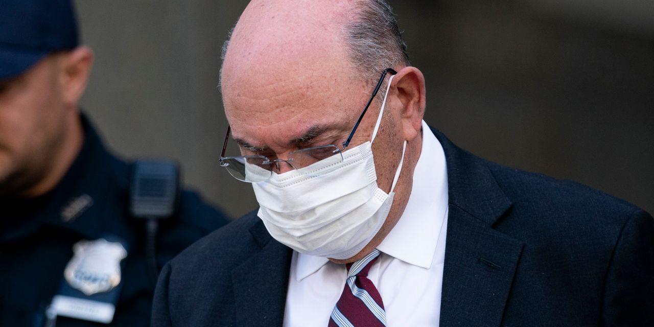 Le directeur financier de Trump Organization devrait plaider coupable dans une affaire d'évasion fiscale à New York 2 Le directeur financier de Trump Organization devrait plaider coupable dans une affaire d'évasion fiscale à New York - 1