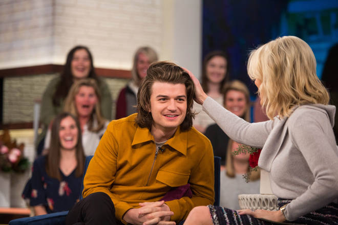 Stranger Things: Joe Keery dit que c'est "ridicule" que les gens ne se soucient que de ses cheveux 4 Megyn Kelly AUJOURD'HUI - Saison 1