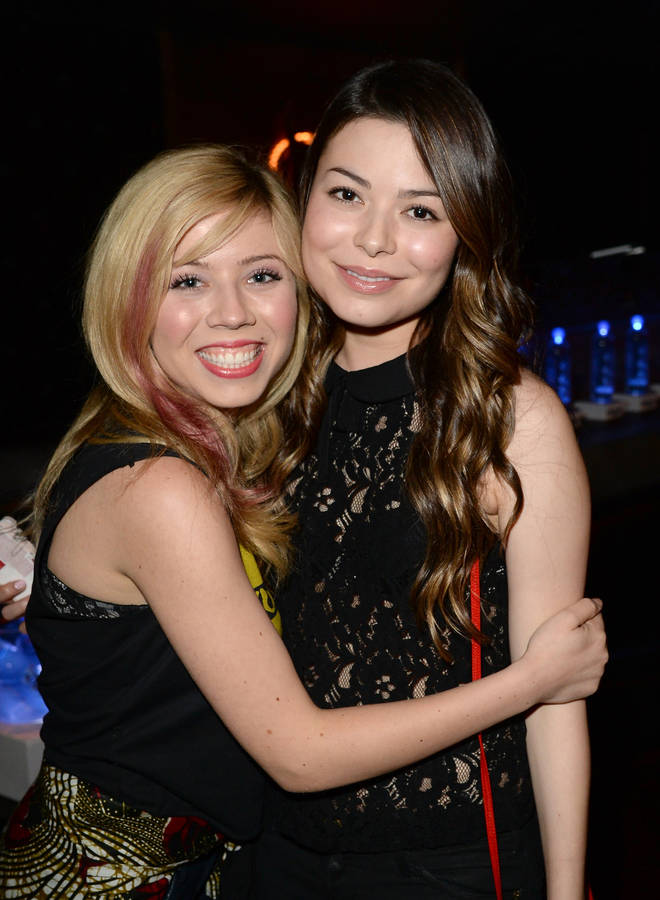 Miranda Cosgrove a demandé à Jennette McCurdy d'avoir le même salaire qu'elle dans le... 4 AQUAhydrate organise un événement privé au Hyde Lounge pour le concert de Bruno Mars et Ellie Goulding