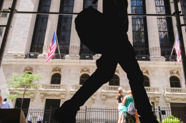 Les actions américaines ouvrent en baisse alors que les traders se préparent à la volatilité au milieu de l'expiration mensuelle des options - 7