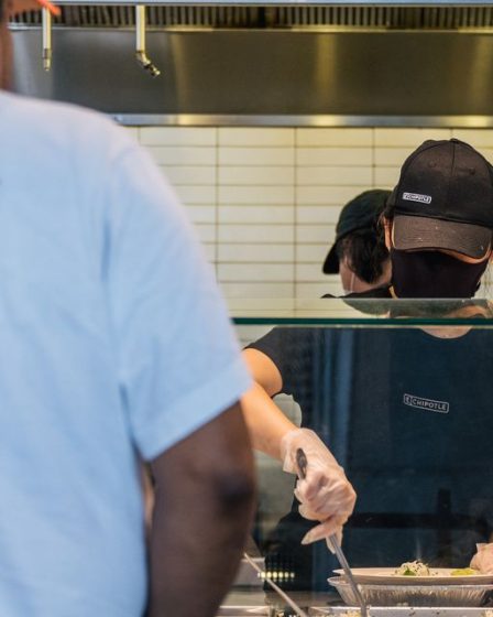 Bill Ackman dit que les chaînes de restauration rapide sont un bouclier inflationniste. En voici deux qu'il aime, et un qu'il vient de vendre. 46 Bill Ackman dit que les chaînes de restauration rapide sont un bouclier inflationniste. En voici deux qu'il aime, et un qu'il vient de vendre. - 45