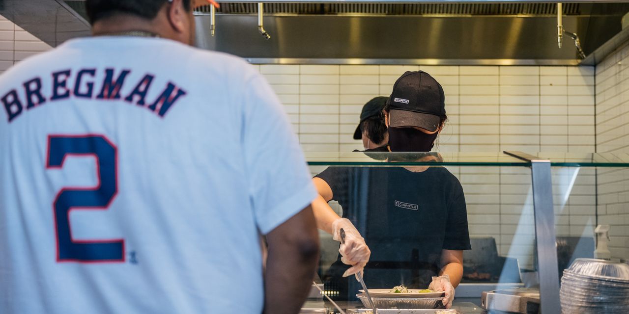 Bill Ackman dit que les chaînes de restauration rapide sont un bouclier inflationniste. En voici deux qu'il aime, et un qu'il vient de vendre. - 1