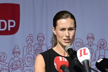 Le Premier ministre finlandais s'excuse pour la photo seins nus de deux femmes à la résidence d'été officielle - 5