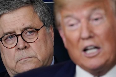 Une note de service du DOJ récemment révélée a jeté les bases de la conclusion du procureur général de l'époque, Barr, selon laquelle Trump n'avait pas entravé la justice - 5