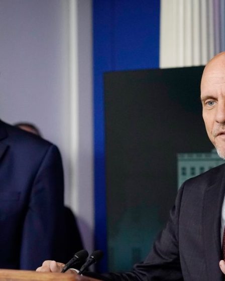Le comité restreint de la Chambre sur la pandémie se concentre sur la campagne de pression sur l'hydroxychloroquine de Trump à la Maison Blanche 28 Le comité restreint de la Chambre sur la pandémie se concentre sur la campagne de pression sur l'hydroxychloroquine de Trump à la Maison Blanche - 27