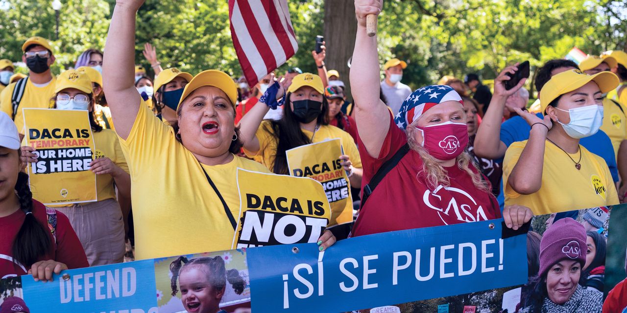 Biden cherche à renforcer les protections juridiques des bénéficiaires du DACA 2 Biden cherche à renforcer les protections juridiques des bénéficiaires du DACA - 1