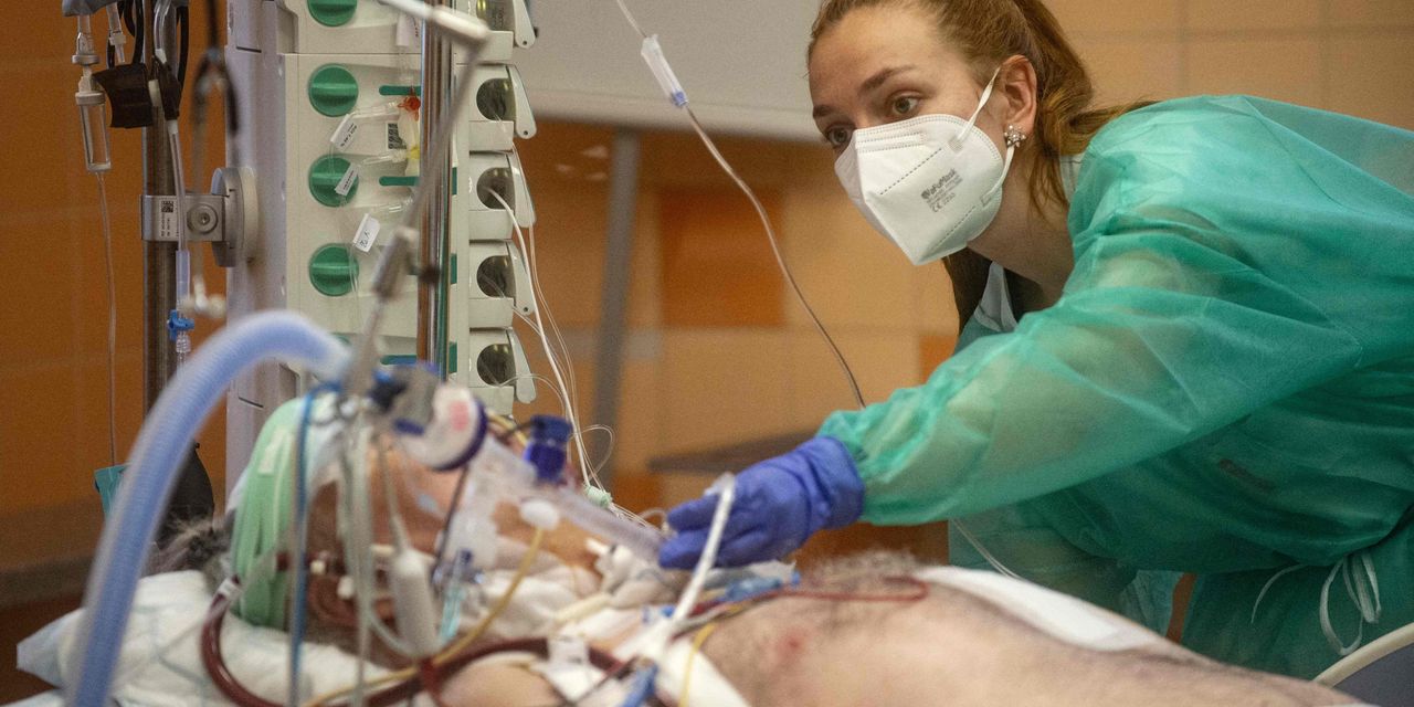 Un rapport révèle que les Américains avec un long COVID perdent des milliards de salaires, alors que Moderna poursuit Pfizer et BioNTech pour des brevets d'ARNm 2 Un rapport révèle que les Américains avec un long COVID perdent des milliards de salaires, alors que Moderna poursuit Pfizer et BioNTech pour des brevets d'ARNm - 1