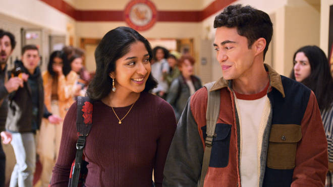 Never Have I EverMaitreyi Ramakrishnan fait l'éloge de la "scène de sexe" de Devi et Paxton 4 Never Have I Ever la saison 3 voit Devi et Paxton officiellement en couple