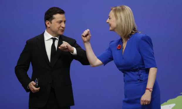 Ami ou ennemi : ce que les dirigeants mondiaux pensent de Liz Truss | Liz Truss 3 Liz Truss et Volodymyr Zelenskiy