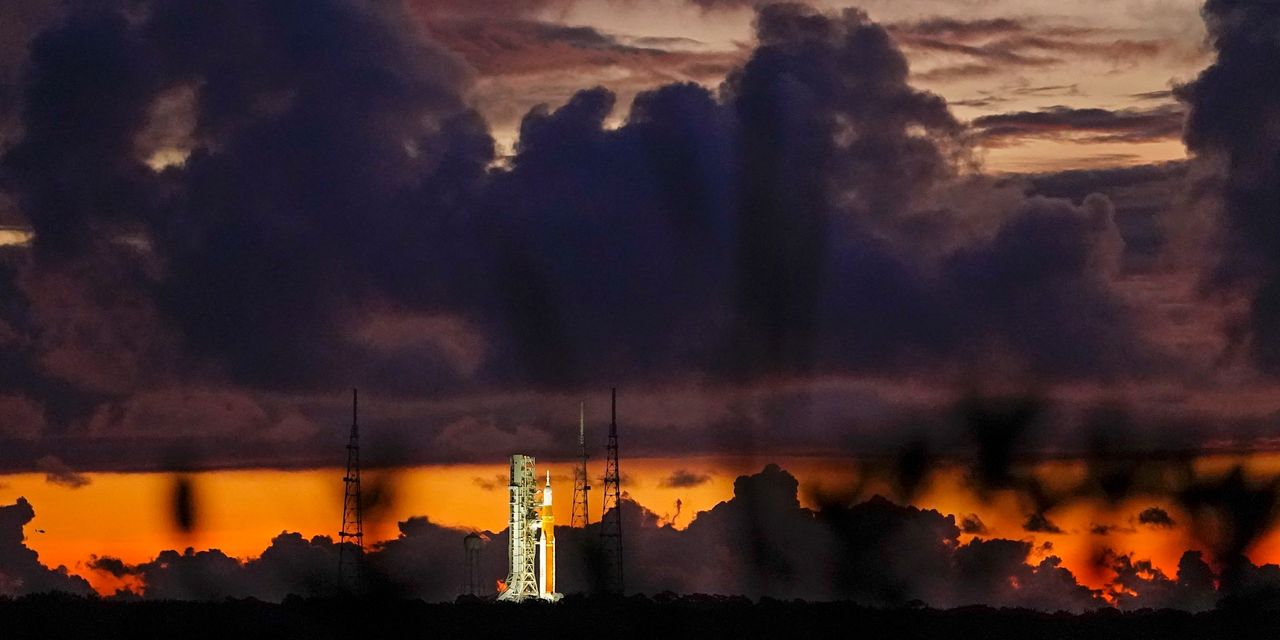 La NASA retarde le lancement d'une fusée lunaire en raison de fuites de carburant 2 La NASA retarde le lancement d'une fusée lunaire en raison de fuites de carburant - 1