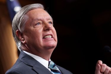 Lindsey Graham prévient "qu'il y aura des émeutes dans les rues" si Trump est poursuivi - 7
