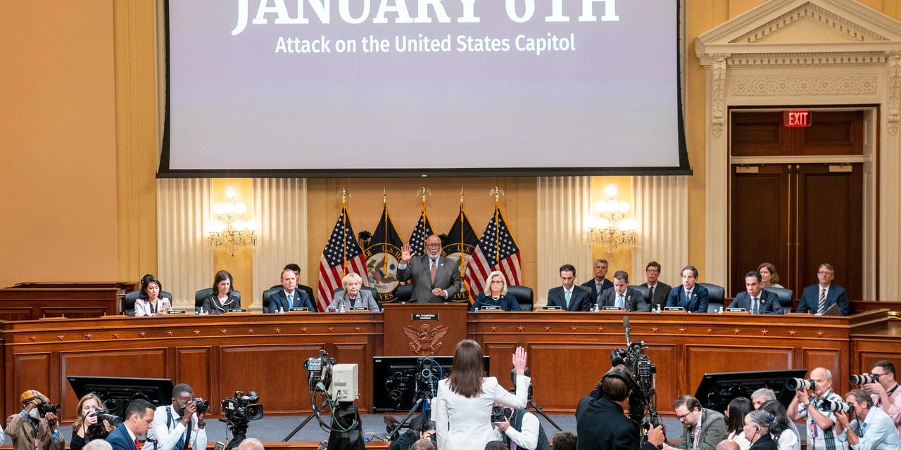 Un responsable des services secrets qui figure dans l'enquête du 6 janvier sur Trump prend sa retraite 2 Un responsable des services secrets qui figure dans l'enquête du 6 janvier sur Trump prend sa retraite - 1