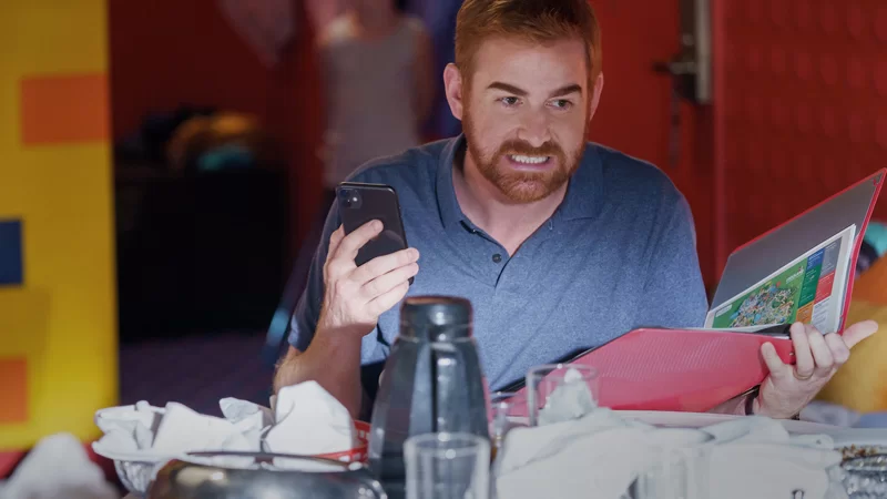Andrew Santino dans Netflix Me Time