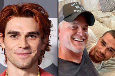 KJ Apa et Eric Dane plaisantent sur le fait d'être un "nouveau couple" et je crie - 11