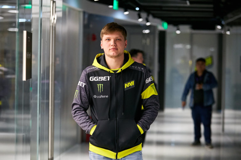 Headtr1ck remplacera s1mple sur NAVI lors de la phase de groupes BLAST Premier Fall Groups 2 Headtr1ck remplacera s1mple sur NAVI lors de la phase de groupes BLAST Premier Fall Groups - 1