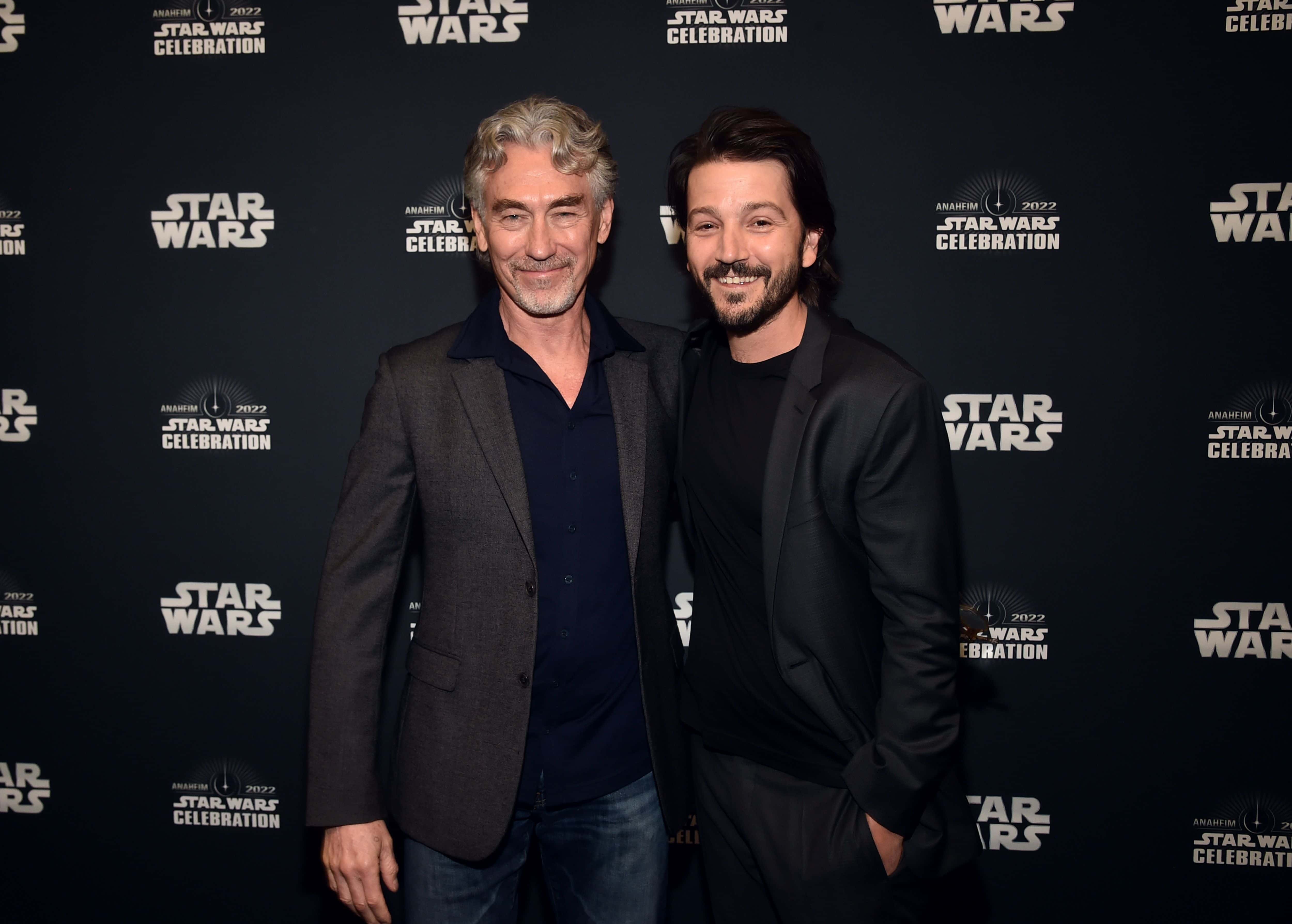 'Andor' sur Disney+ : Distribution, date, intrigue et dernier buzz autour de la série préquelle de 'Star Wars' 3 (LR) Tony Gilroy et Diego Luna assistent au panel de présentation du studio à Star Wars Celebration pour