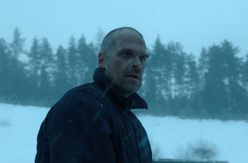Connaissez-vous bien Jim Hopper de Stranger Things? 3 DES CHOSES PLUS ÉTRANGÈRES. David Harbour dans le rôle de Jim Hopper dans STRANGER THINGS. Cr. Avec l'aimable autorisation de Netflix © 2022
