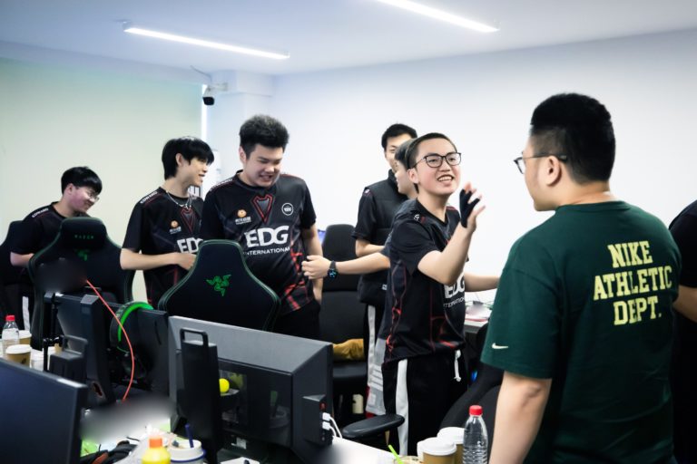 Qui est Edward Gaming ? La première équipe internationale chinoise fait ses débuts à VALORANT Champions 2022 2 Qui est Edward Gaming ? La première équipe internationale chinoise fait ses débuts à VALORANT Champions 2022 - 1