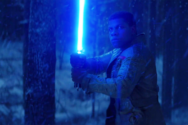 John Boyega sur "The Last Jedi" changeant la trajectoire sensible à la force de Finn ; Sa rencontre de l'épisode IX avec Trevorrow, et plus - 6