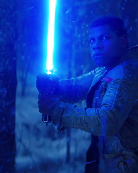 John Boyega sur "The Last Jedi" changeant la trajectoire sensible à la force de Finn ; Sa rencontre de l'épisode IX avec Trevorrow, et plus 181 John Boyega sur "The Last Jedi" changeant la trajectoire sensible à la force de Finn ; Sa rencontre de l'épisode IX avec Trevorrow, et plus - 180