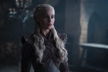 La dirigeante de la télévision insulte Emilia Clarke dans un discours à House of the Dragon première - 10