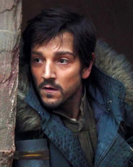 L'acteur d'Andor dit qu'une ville entière a été construite pour le tournage » GossipChimp 78 L'acteur d'Andor dit qu'une ville entière a été construite pour le tournage » GossipChimp - 77