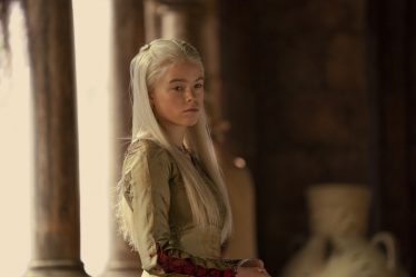 Milly Alcock dit que la renommée de jouer Rhaenyra l'a laissée anxieuse - 18